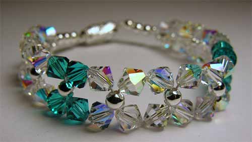 Steps to make a natural crystal bracelet